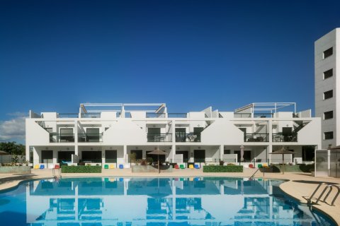 Bungalow à Mil Palmeras, Alicante, Espagne 2 chambres, 63 m2 No. 198452
