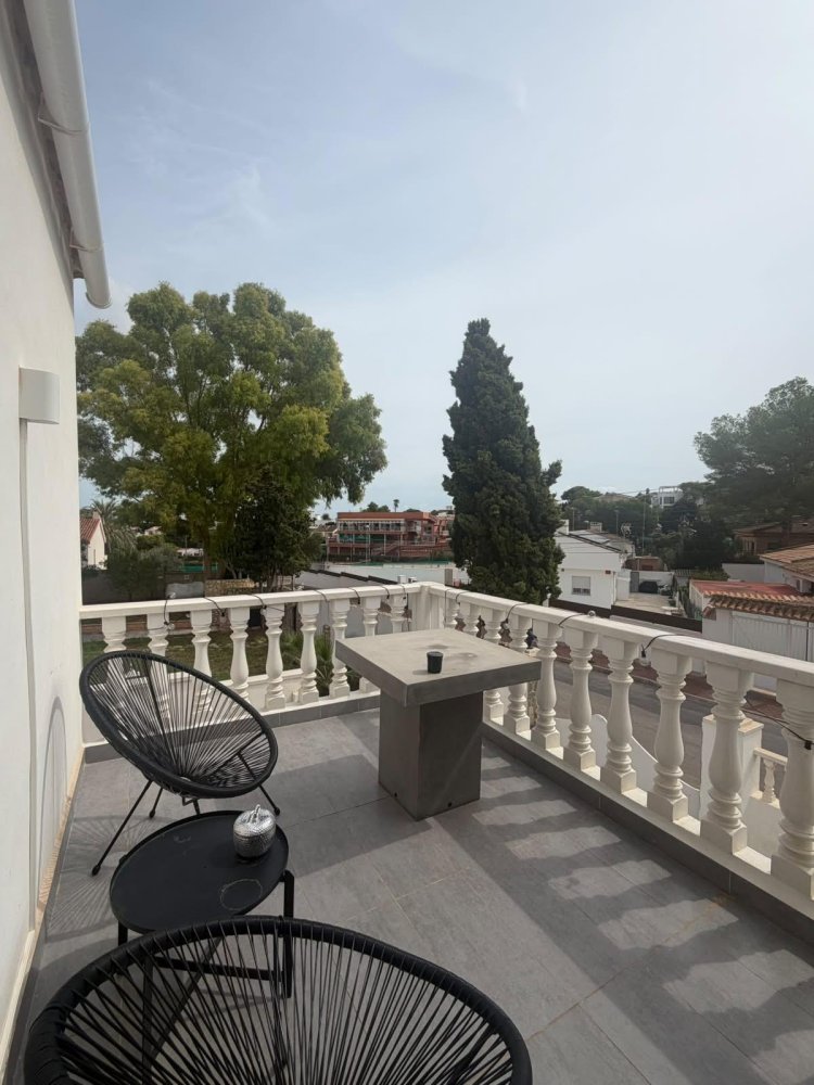 Villa a Torrevieja, Alicante, Spagna 4 camere da letto, 95 mq. N° 198371