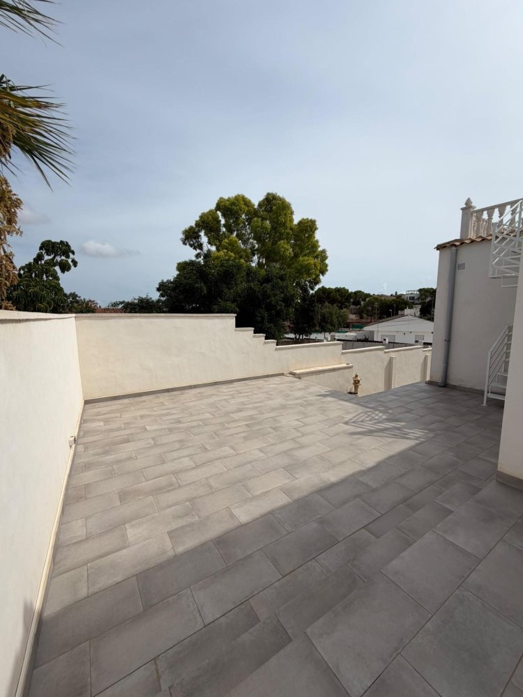 Villa a Torrevieja, Alicante, Spagna 4 camere da letto, 95 mq. N° 198371