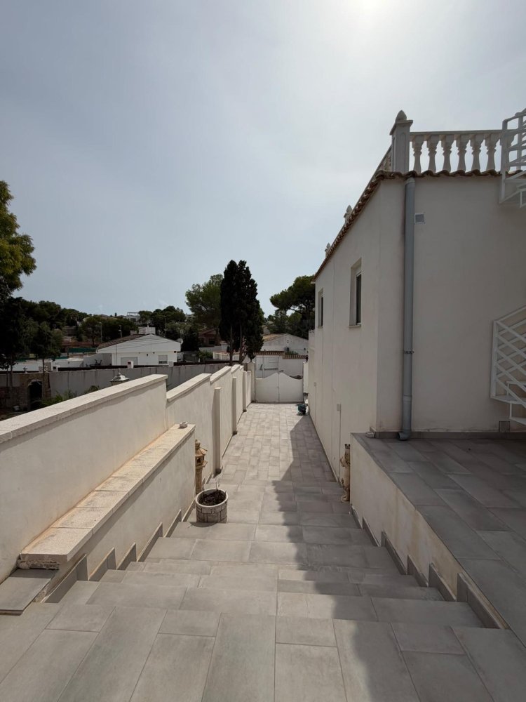 Villa a Torrevieja, Alicante, Spagna 4 camere da letto, 95 mq. N° 198371