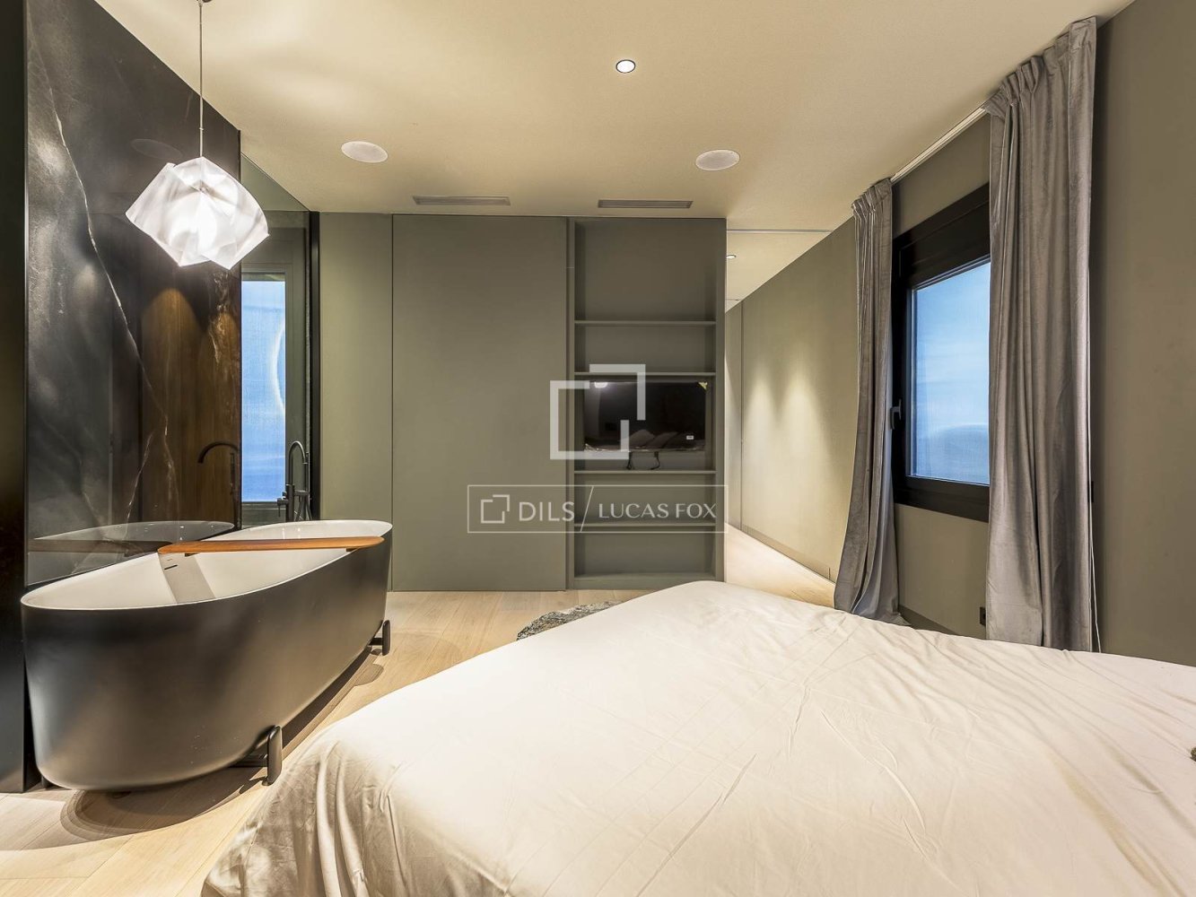 Apartamento en Barcelona, España 3 dormitorios, 185 m2 No. 198500