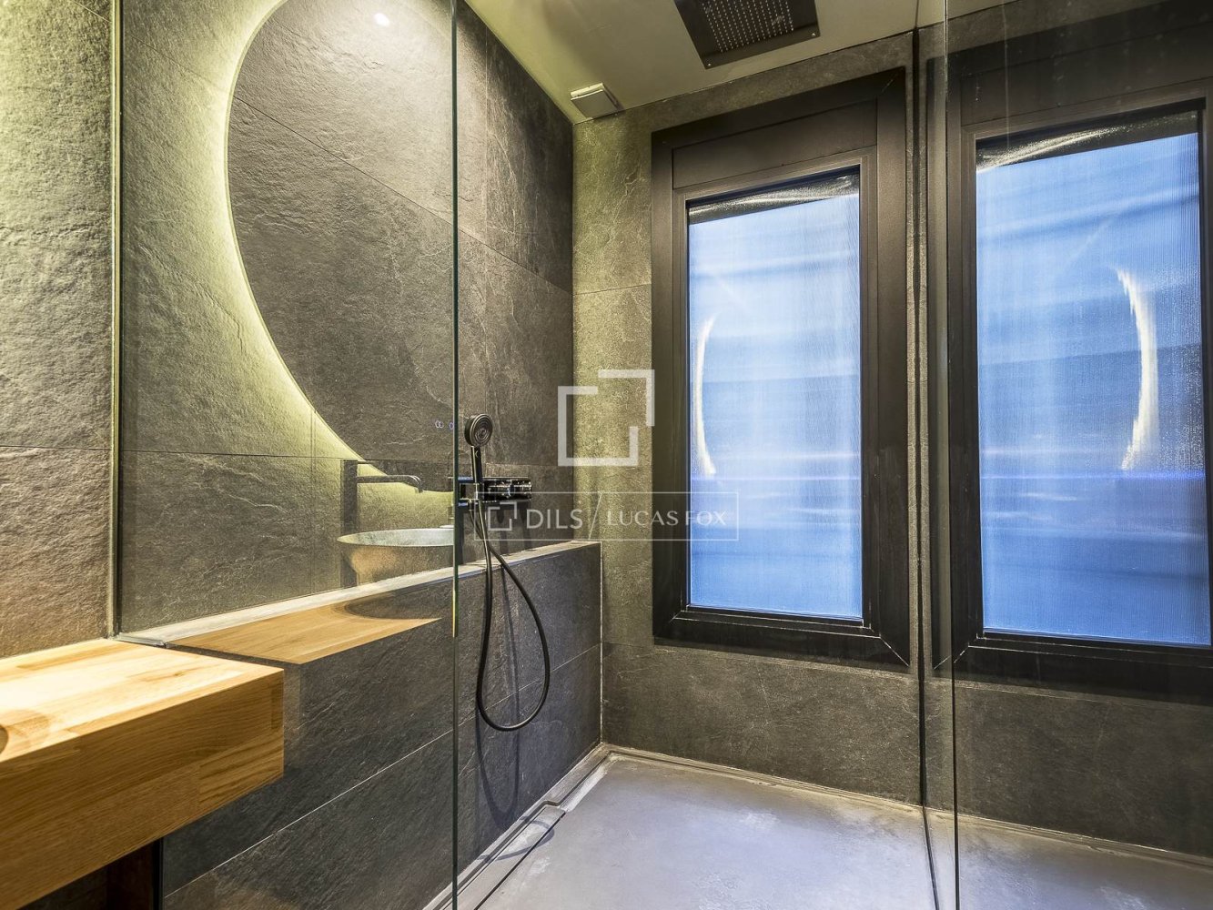 Apartamento en Barcelona, España 3 dormitorios, 185 m2 No. 198500