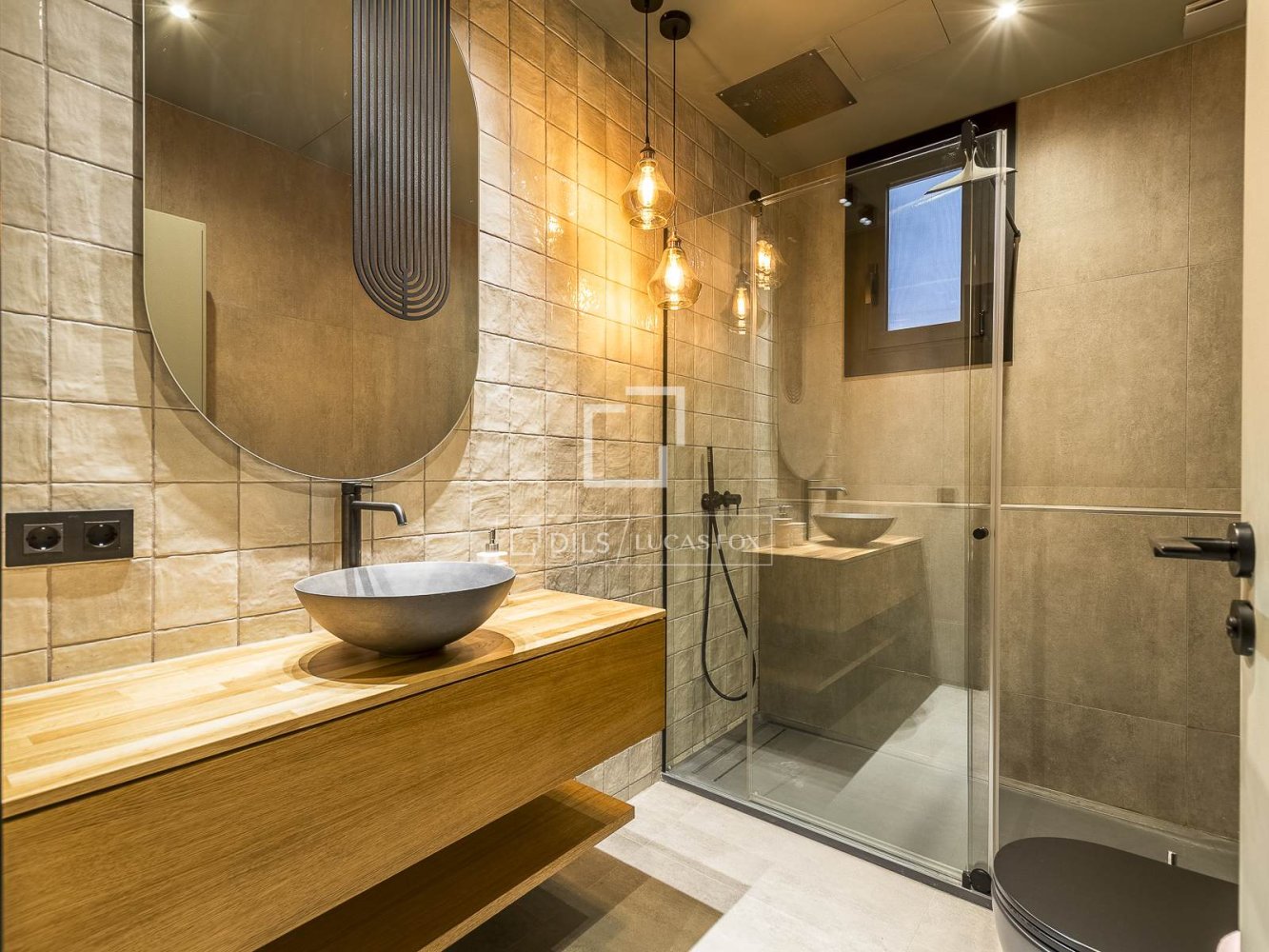 Apartamento en Barcelona, España 3 dormitorios, 185 m2 No. 198500
