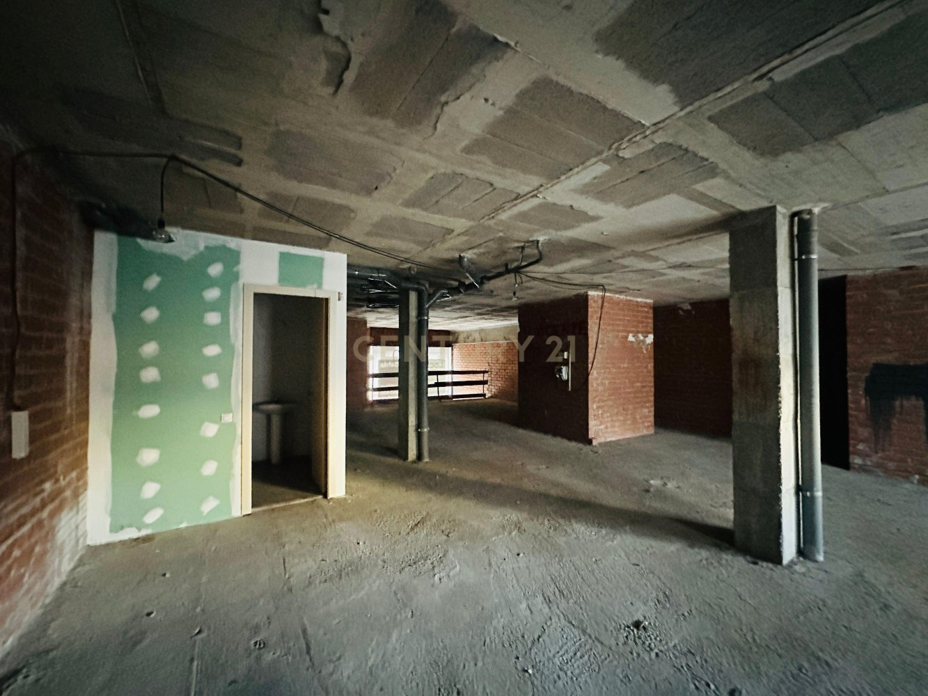 Commercial property in Sabadell, Barcelona, Spain 2 bedrooms, 237 sq.m. No. 199205