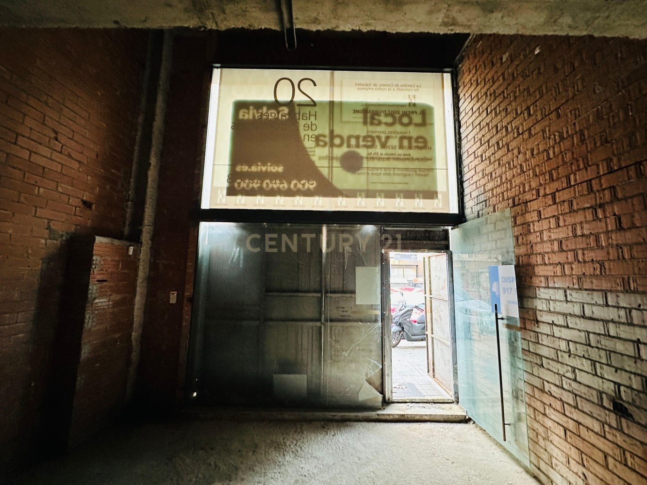 Commercial property in Sabadell, Barcelona, Spain 2 bedrooms, 237 sq.m. No. 199205