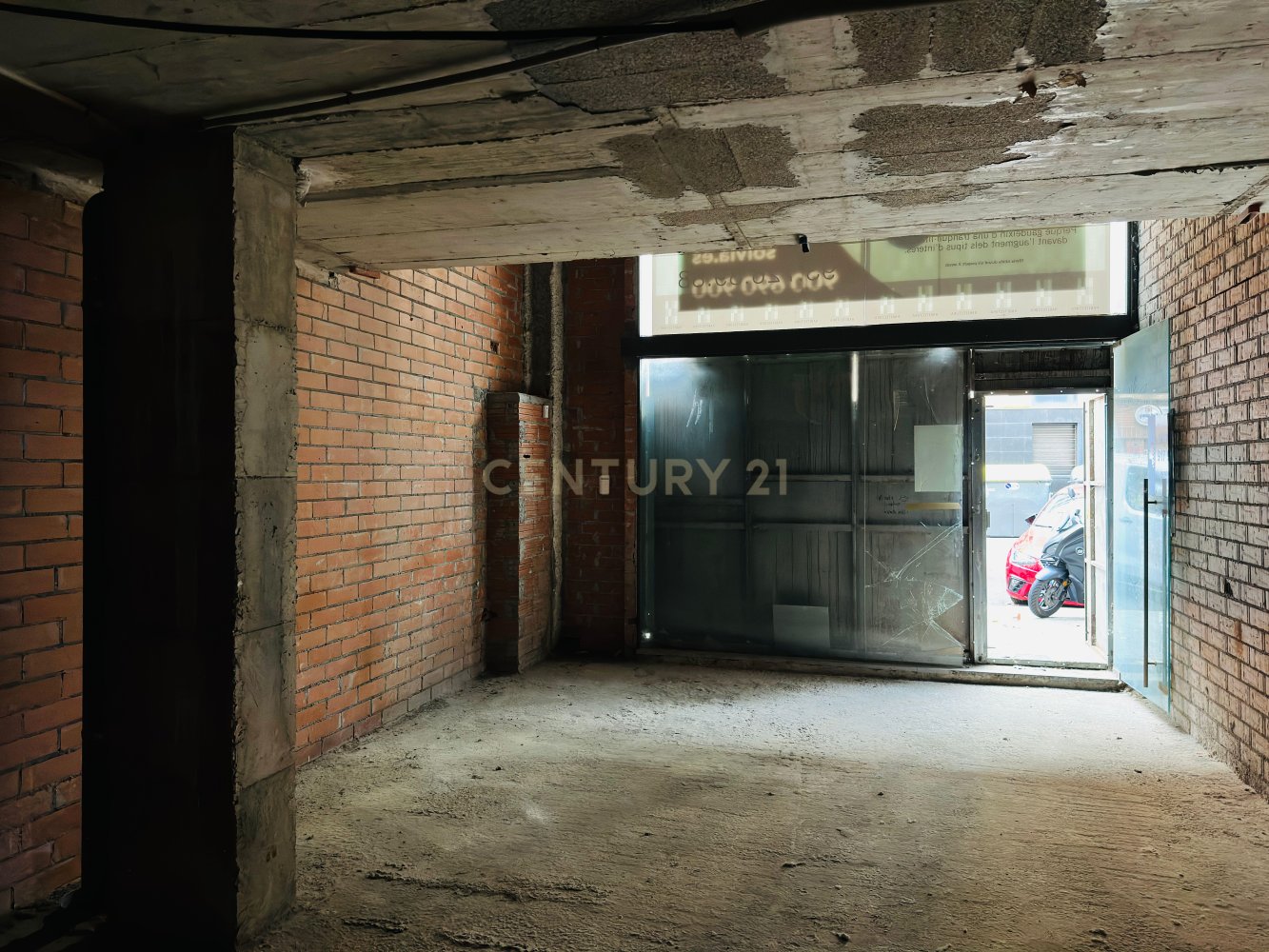 Commercial property in Sabadell, Barcelona, Spain 2 bedrooms, 237 sq.m. No. 199205