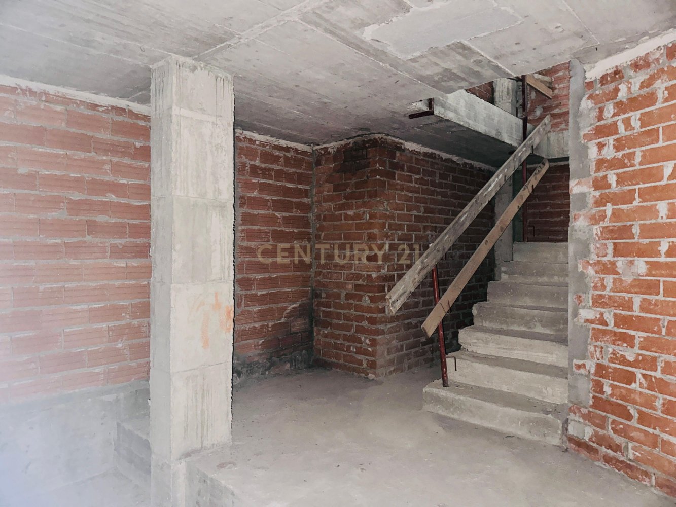 Commercial property in Sabadell, Barcelona, Spain 2 bedrooms, 237 sq.m. No. 199205