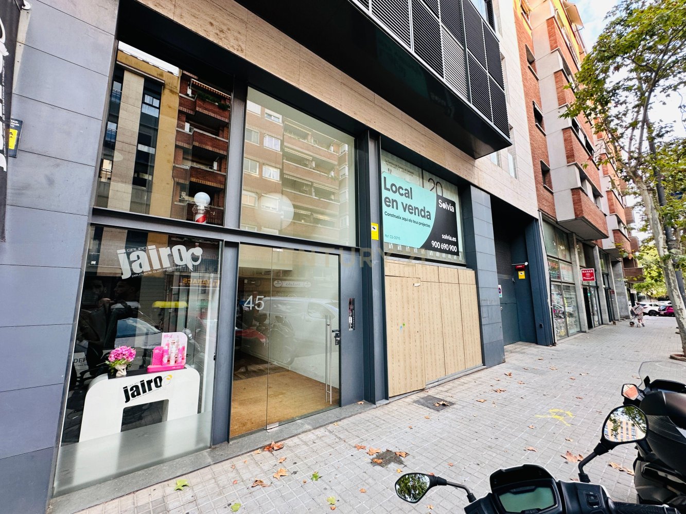 Commercial property in Sabadell, Barcelona, Spain 2 bedrooms, 237 sq.m. No. 199205