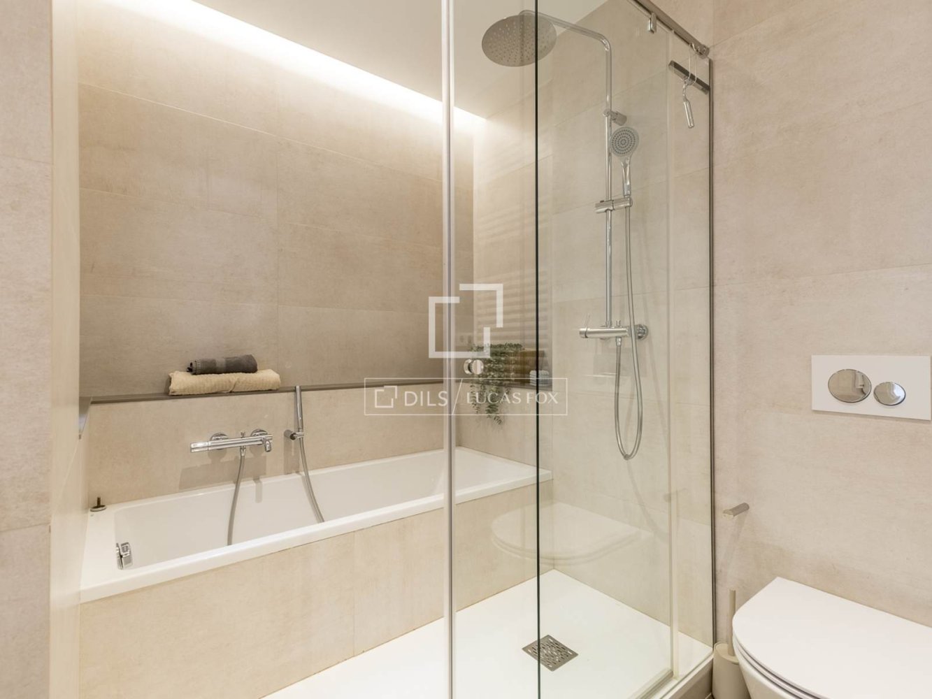 Apartment à Barcelona, Espagne 3 chambres, 162 m2 No. 199167