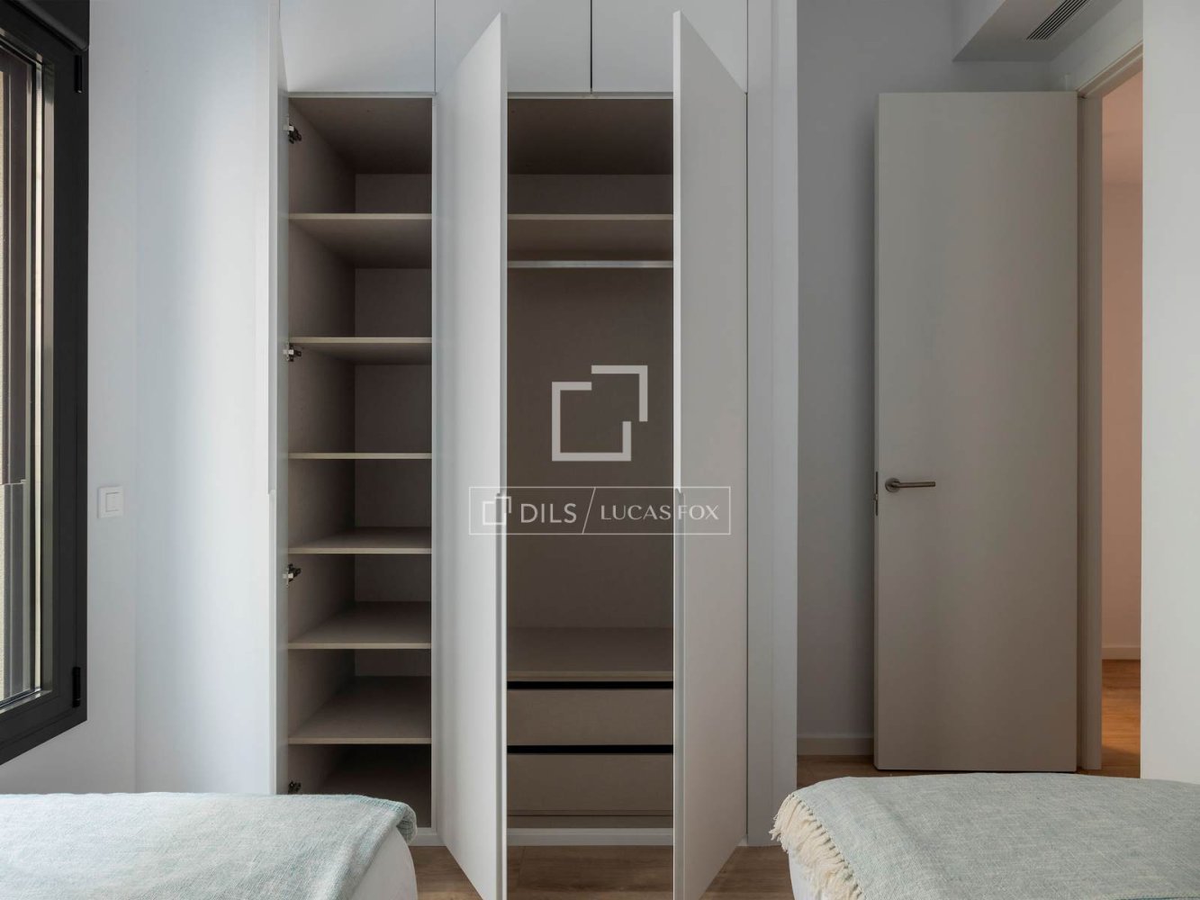 Apartment in Barcelona, Spain 3 bedrooms, 99 sq.m. No. 150890