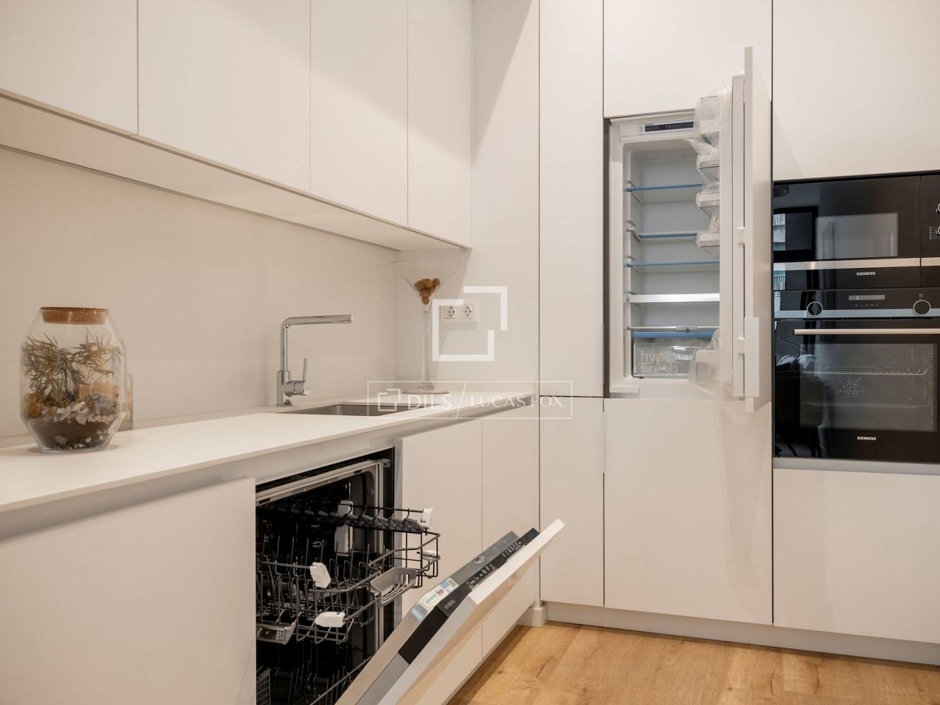 Apartment in Barcelona, Spain 3 bedrooms, 99 sq.m. No. 150890