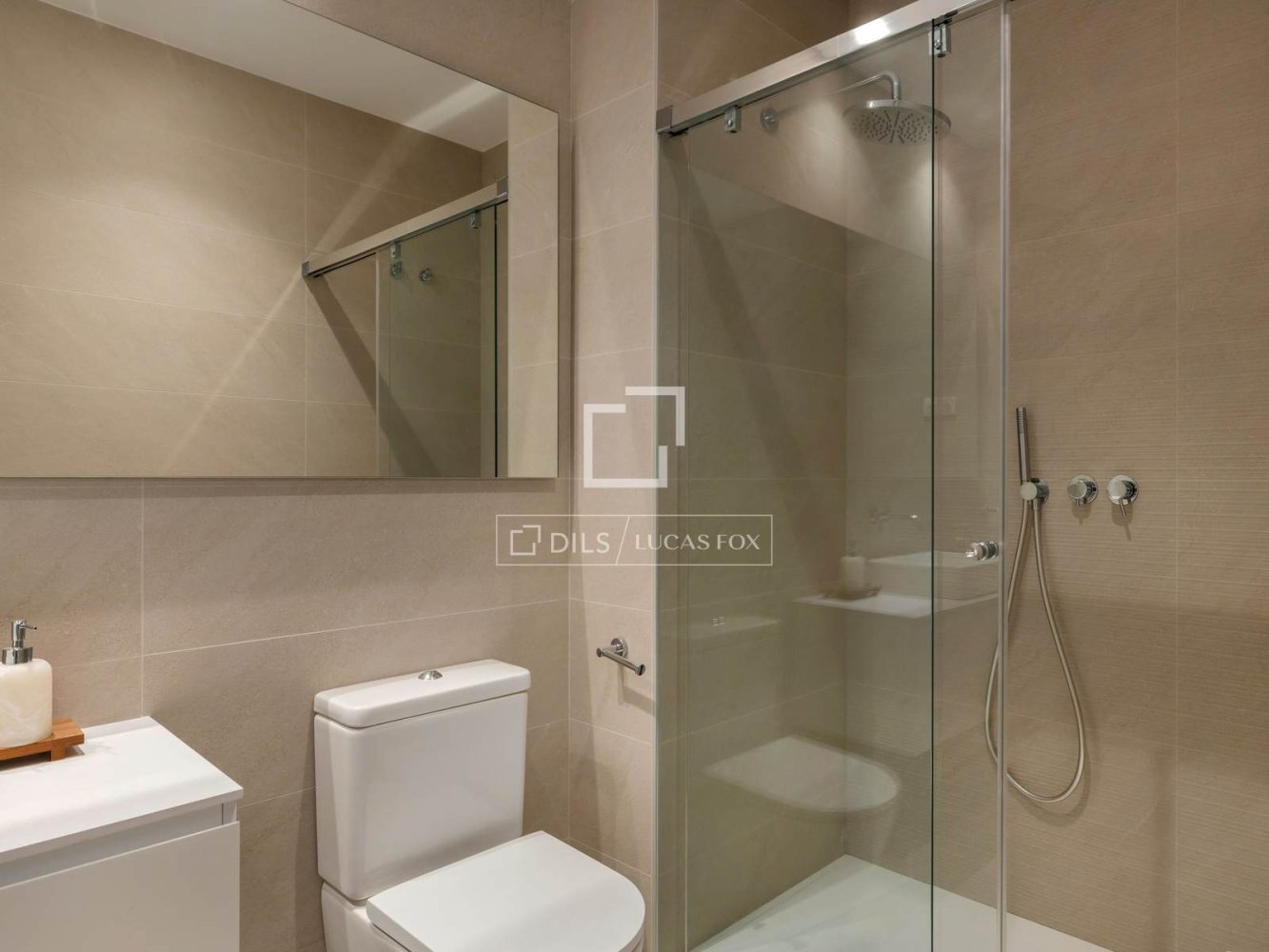 Apartment in Barcelona, Spain 3 bedrooms, 99 sq.m. No. 150890