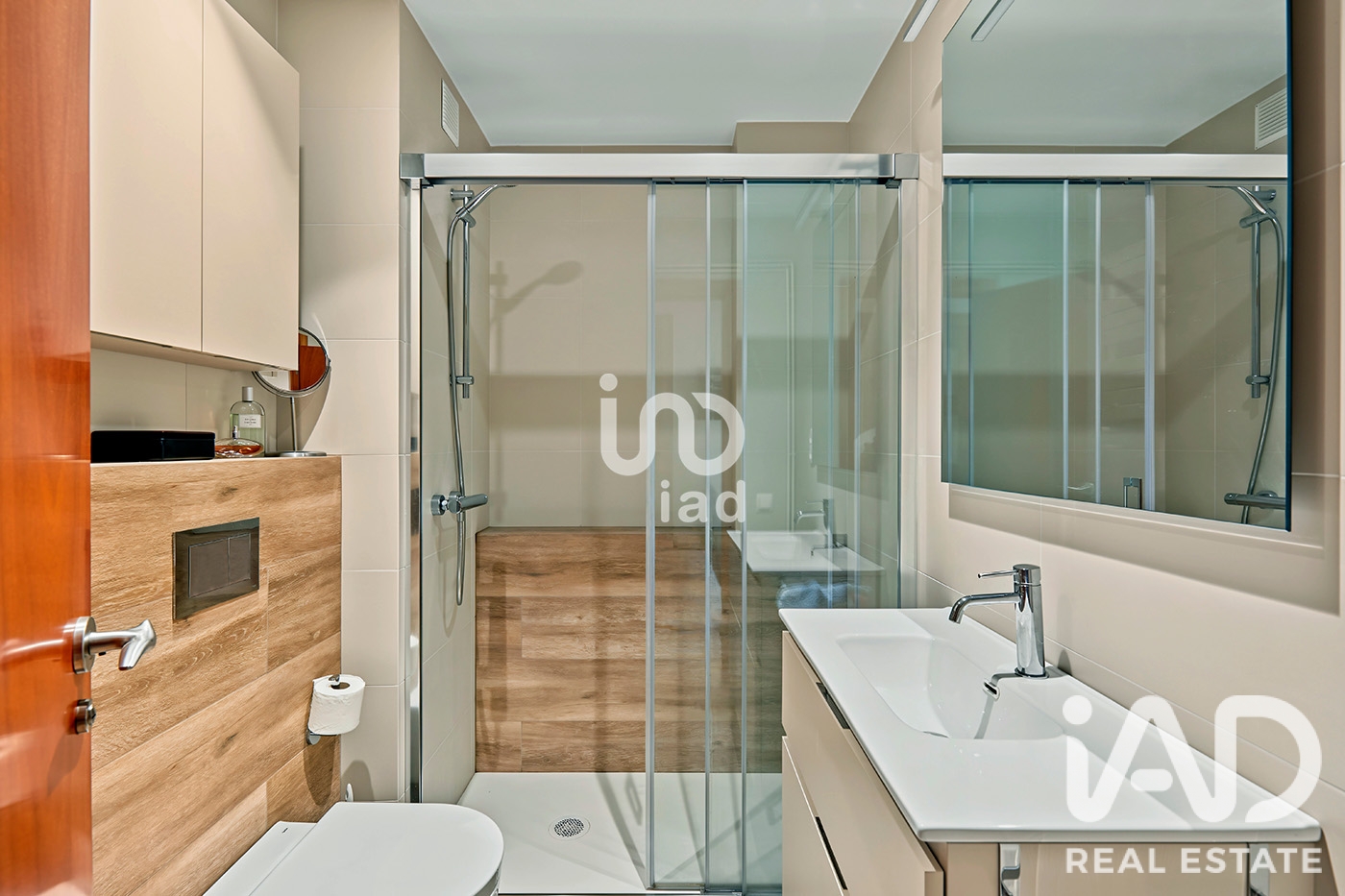 Apartment in Esplugues de Llobregat, Barcelona, Spain 4 bedrooms, 90 sq.m. No. 199584