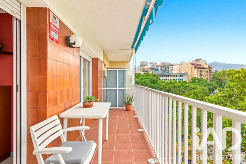 Apartment in Esplugues de Llobregat, Barcelona, Spain 4 bedrooms, 90 sq.m. No. 199584