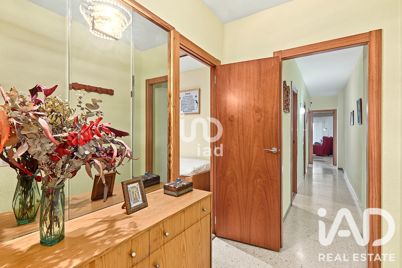 Apartment in Esplugues de Llobregat, Barcelona, Spain 4 bedrooms, 90 sq.m. No. 199584