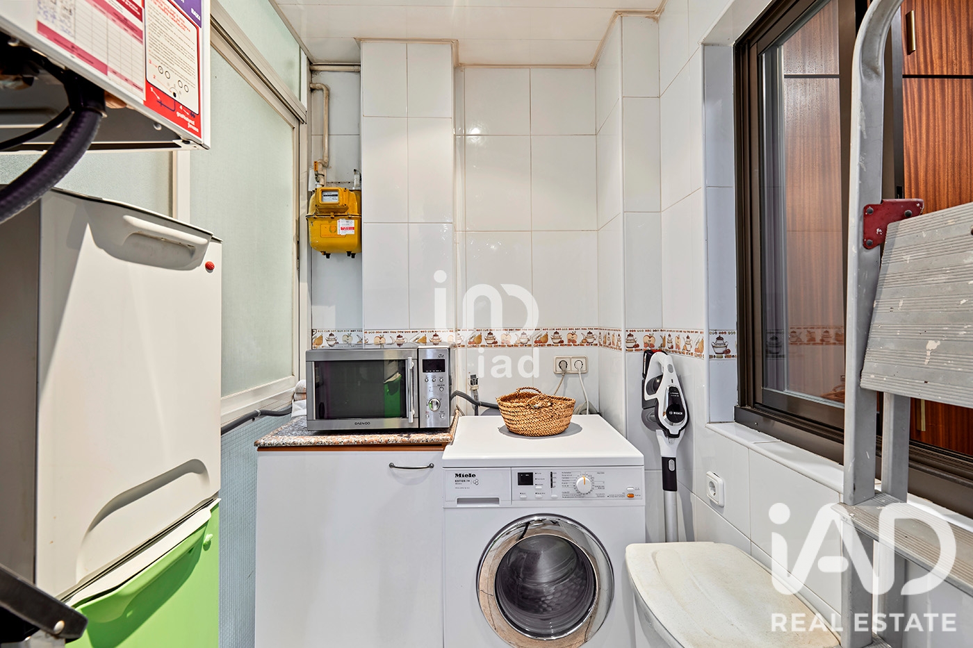 Apartment in Esplugues de Llobregat, Barcelona, Spain 4 bedrooms, 90 sq.m. No. 199584