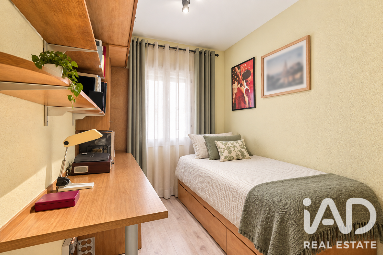 Apartment in Esplugues de Llobregat, Barcelona, Spain 4 bedrooms, 90 sq.m. No. 199584