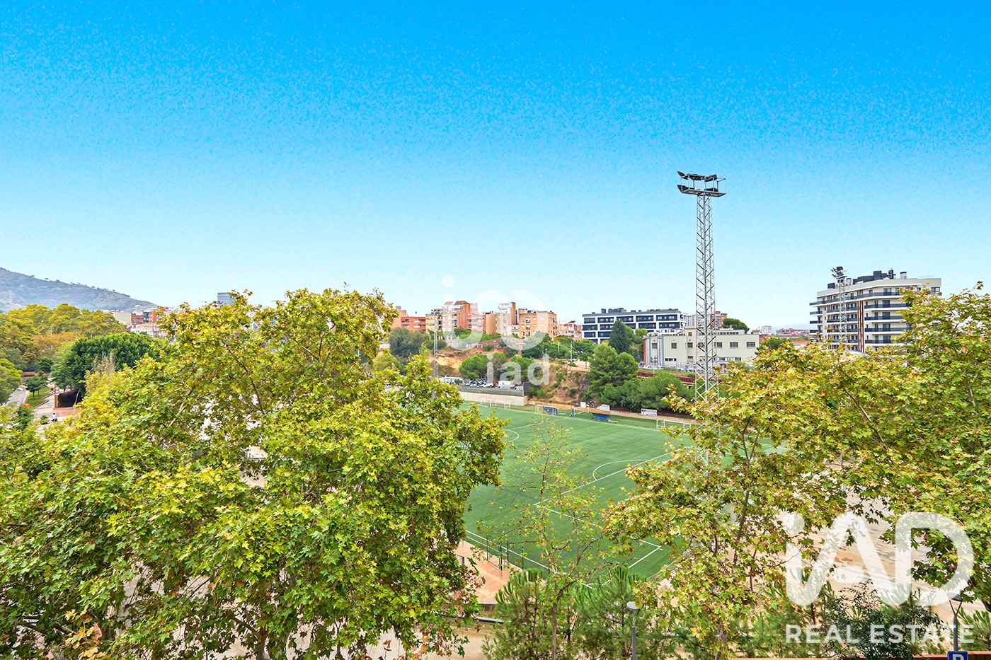 Apartment in Esplugues de Llobregat, Barcelona, Spain 4 bedrooms, 90 sq.m. No. 199584