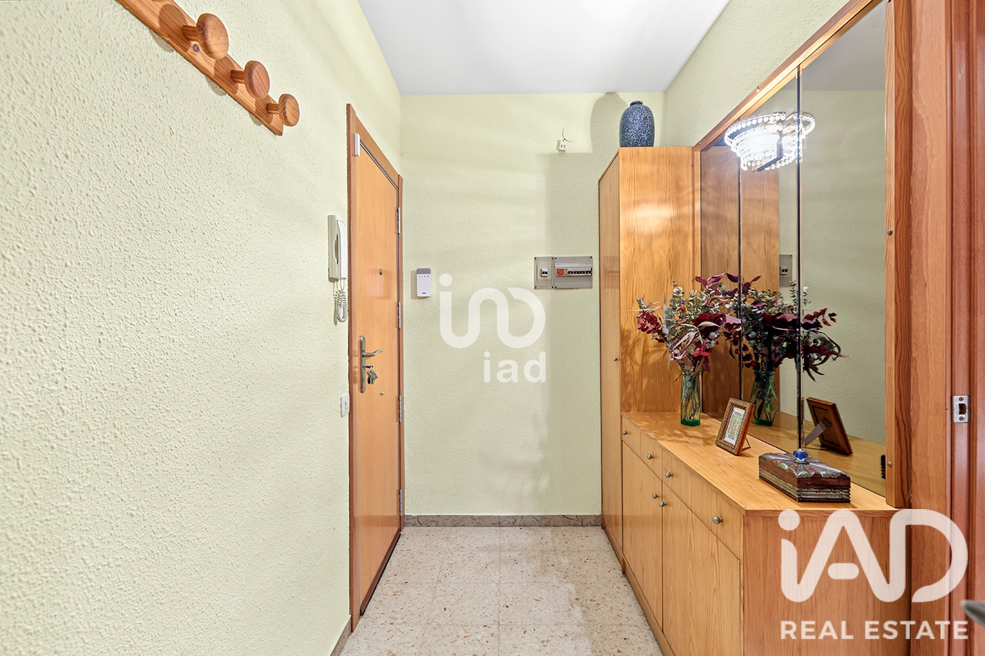 Apartment in Esplugues de Llobregat, Barcelona, Spain 4 bedrooms, 90 sq.m. No. 199584
