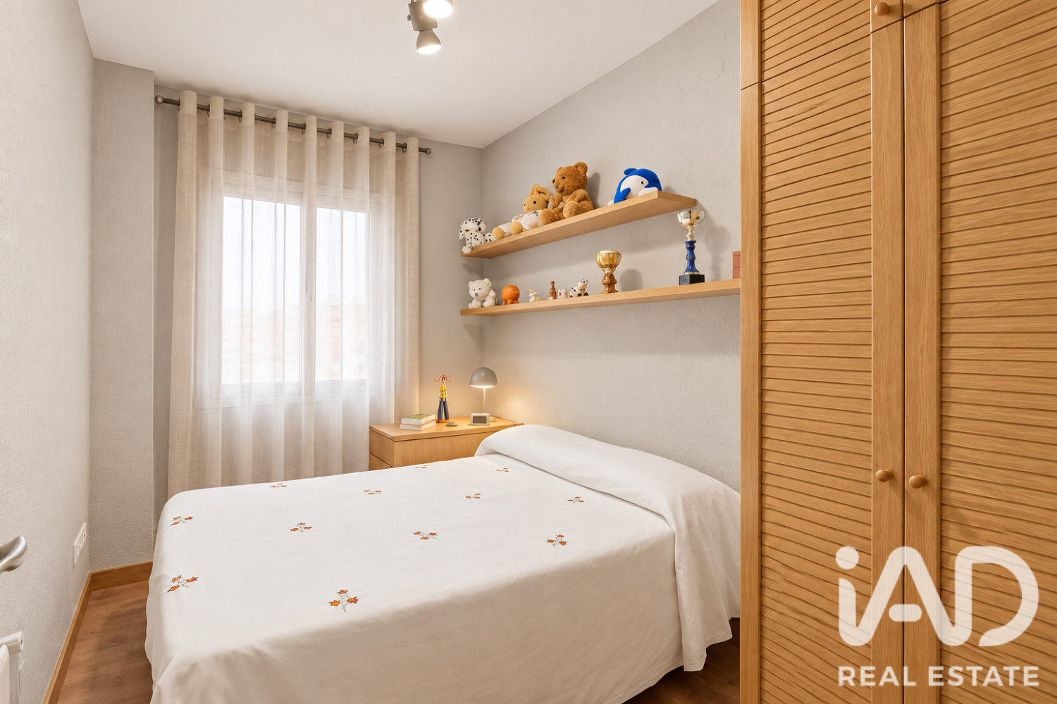 Apartment in Esplugues de Llobregat, Barcelona, Spain 4 bedrooms, 90 sq.m. No. 199584