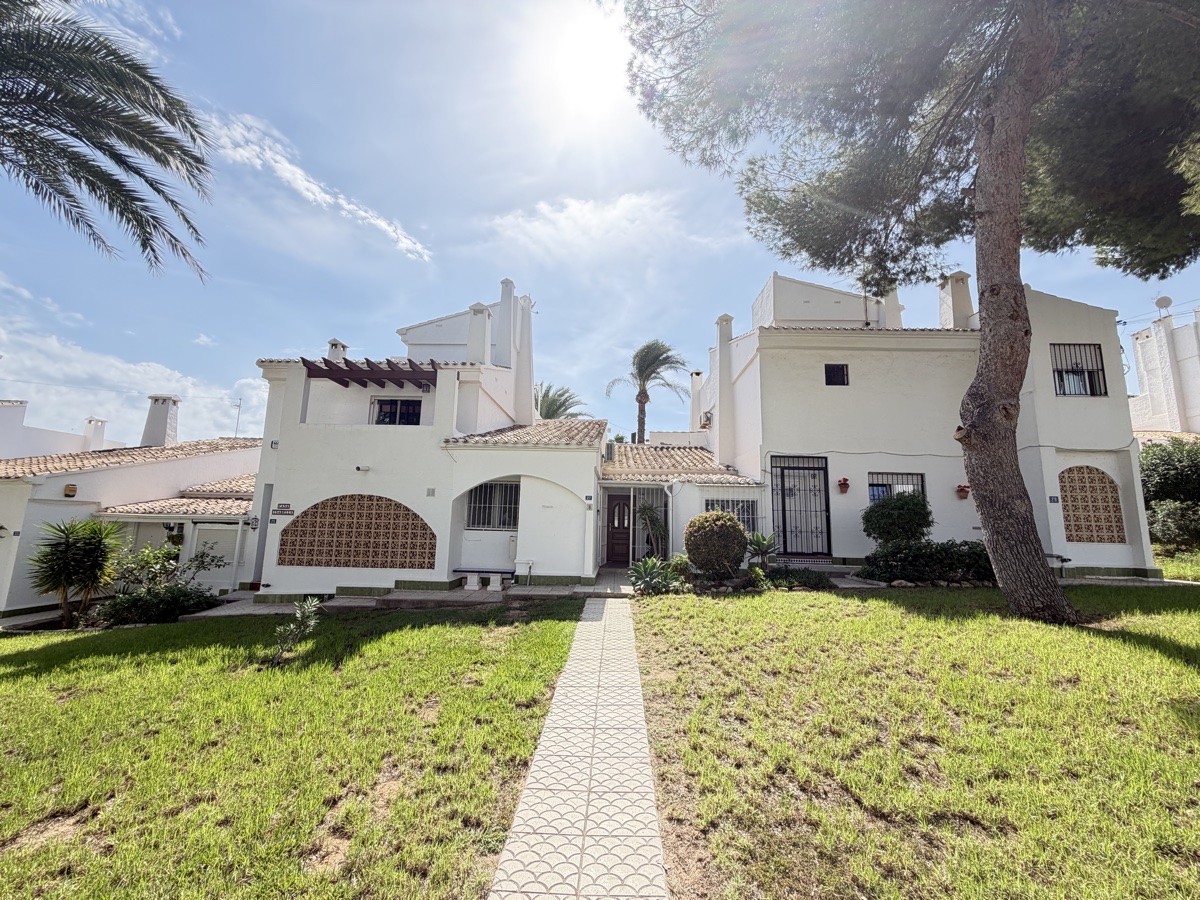 Bungalow a Villamartin, Alicante, Spagna 2 camere da letto, 107 mq. N° 198319