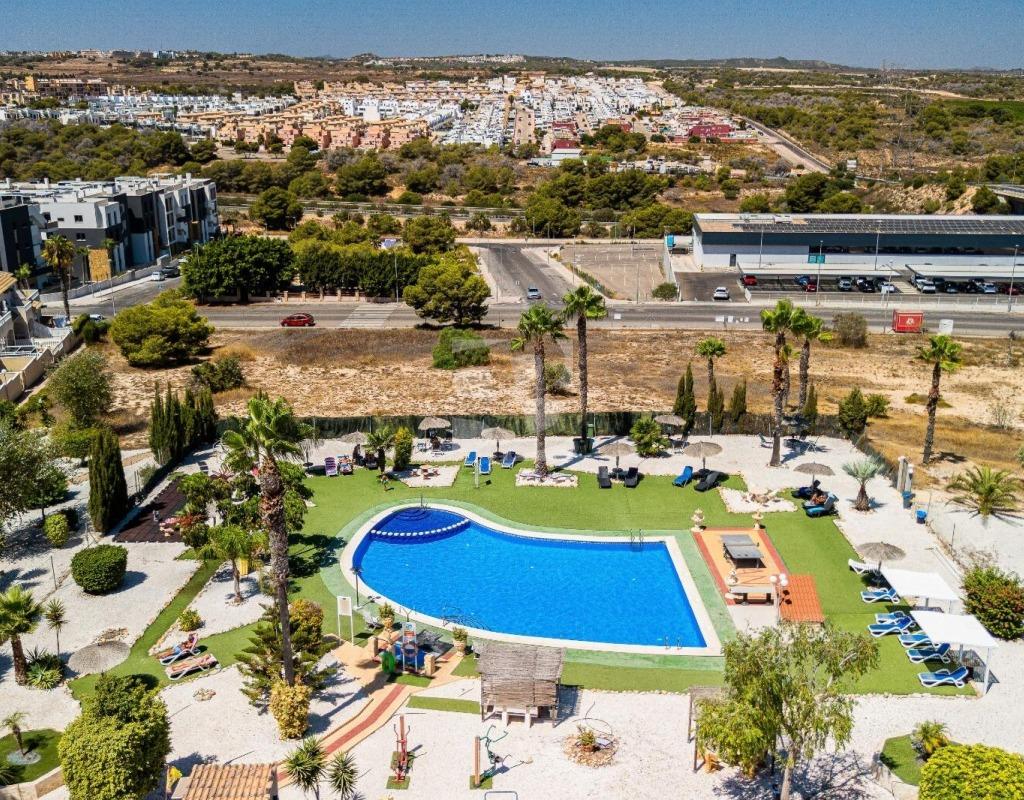Bungalow w Torrevieja, Alicante, Hiszpania 2 sypialnie, 75 mkw. nr 198582