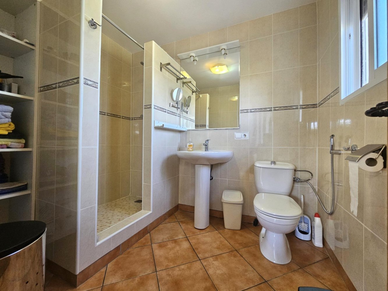 Villa a Orihuela, Alicante, Spagna 5 camere da letto, 192 mq. N° 197239