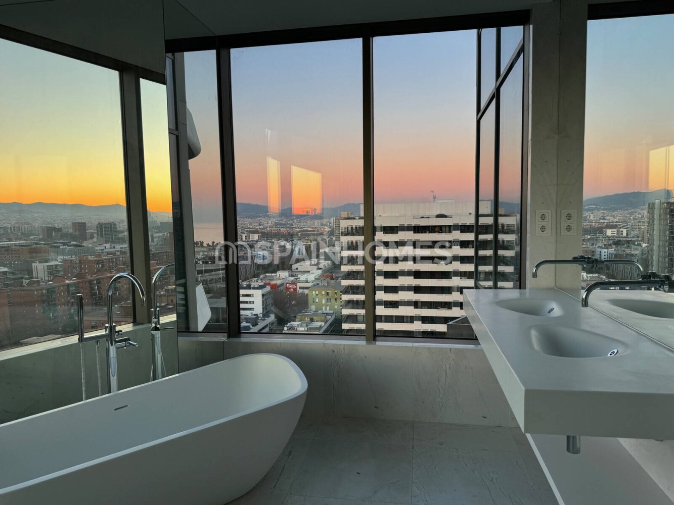 Apartamento en Barcelona, España 4 dormitorios, 272 m2 No. 200038