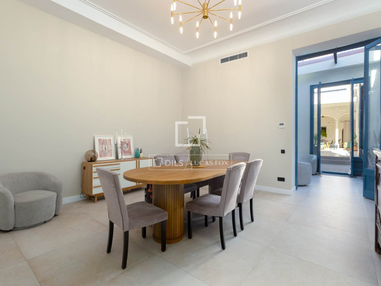 Villa in El Masnou, Barcelona, Spain 5 bedrooms, 379 sq.m. No. 197602