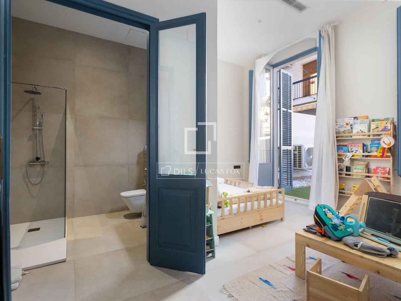 Villa in El Masnou, Barcelona, Spain 5 bedrooms, 379 sq.m. No. 197602