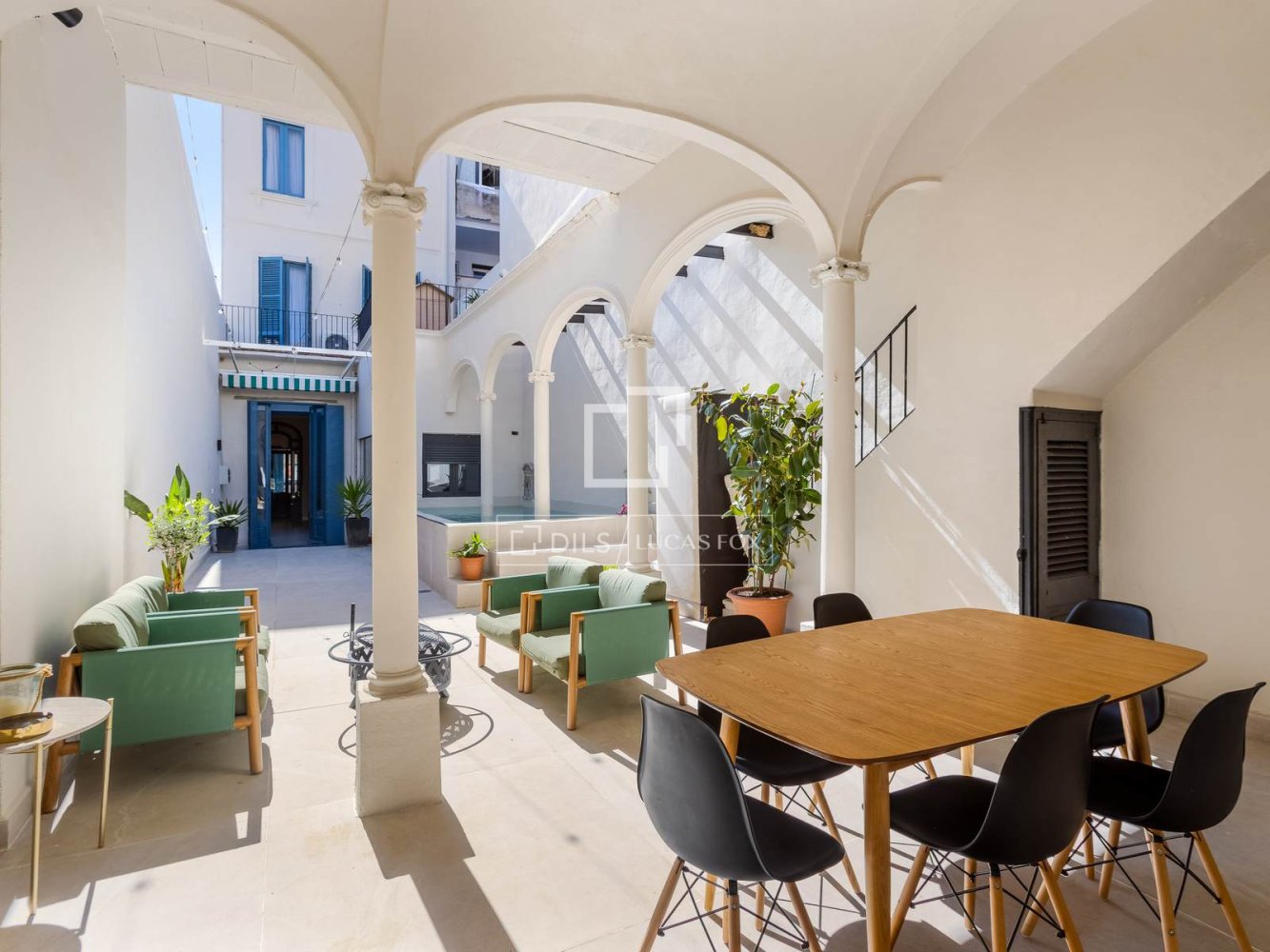 Villa in El Masnou, Barcelona, Spain 5 bedrooms, 379 sq.m. No. 197602