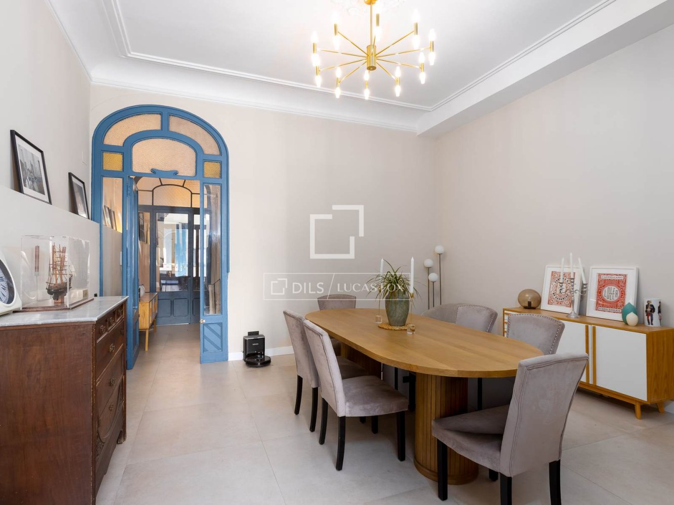 Villa in El Masnou, Barcelona, Spain 5 bedrooms, 379 sq.m. No. 197602