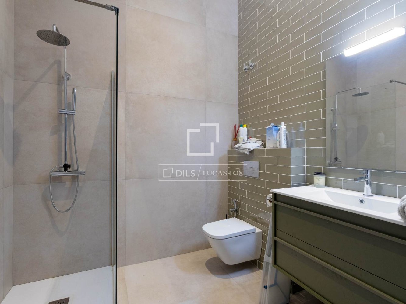 Villa in El Masnou, Barcelona, Spain 5 bedrooms, 379 sq.m. No. 197602