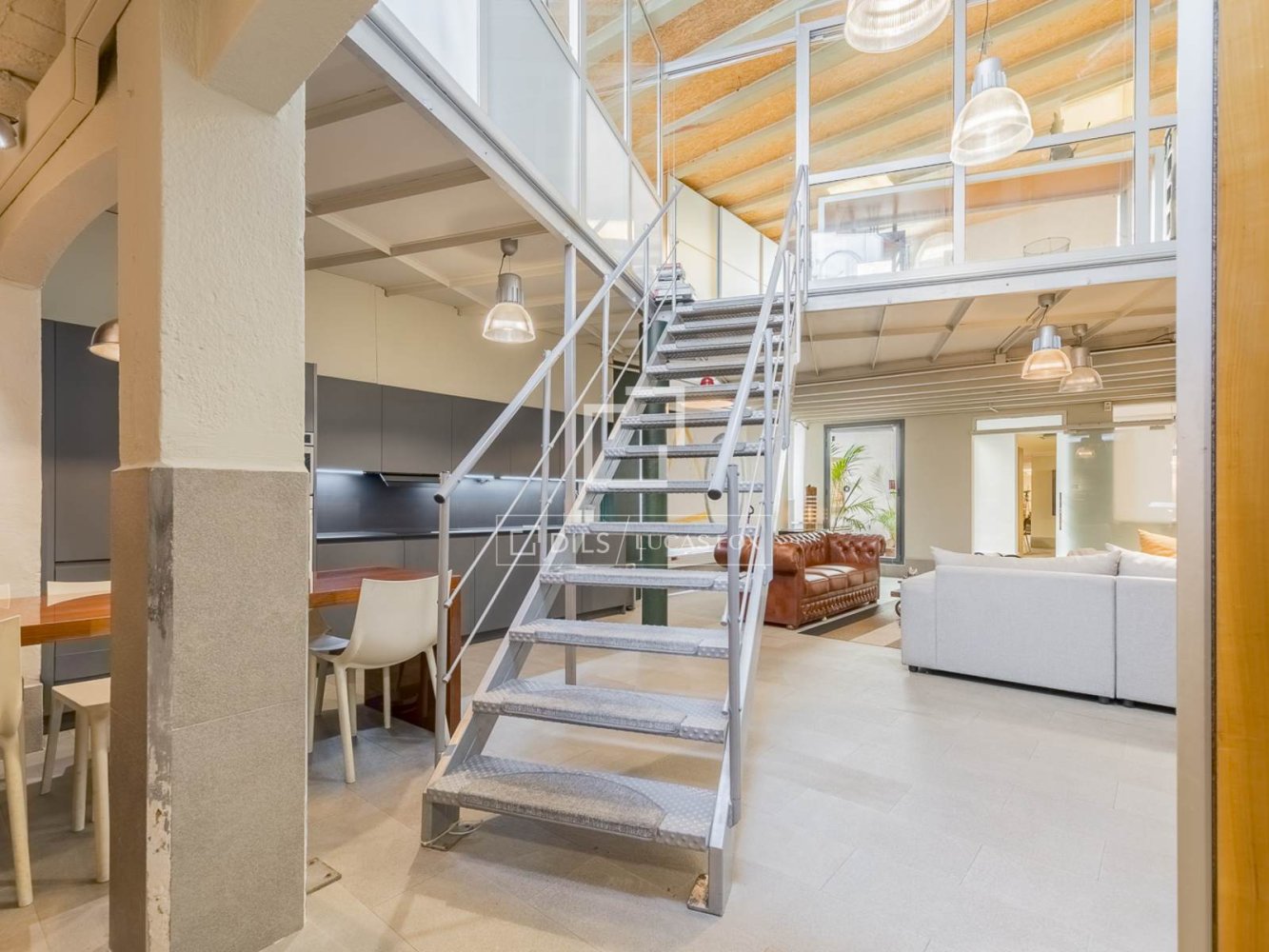 Huoneisto Barcelona, Espanja 2 makuuhuonetta, 250 m2 No. 161430