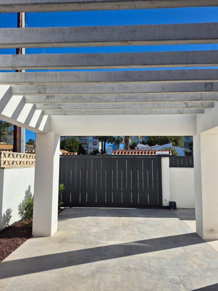 Villa a Denia, Alicante, Spagna 3 camere da letto, 150 mq. N° 198982