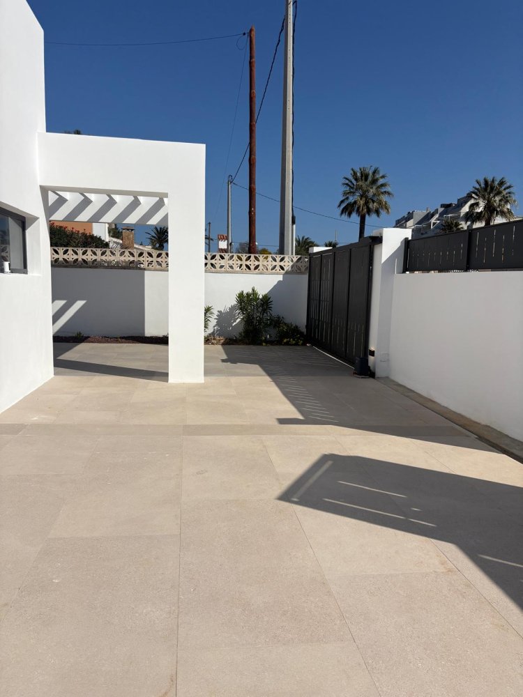 Villa a Denia, Alicante, Spagna 3 camere da letto, 150 mq. N° 198982