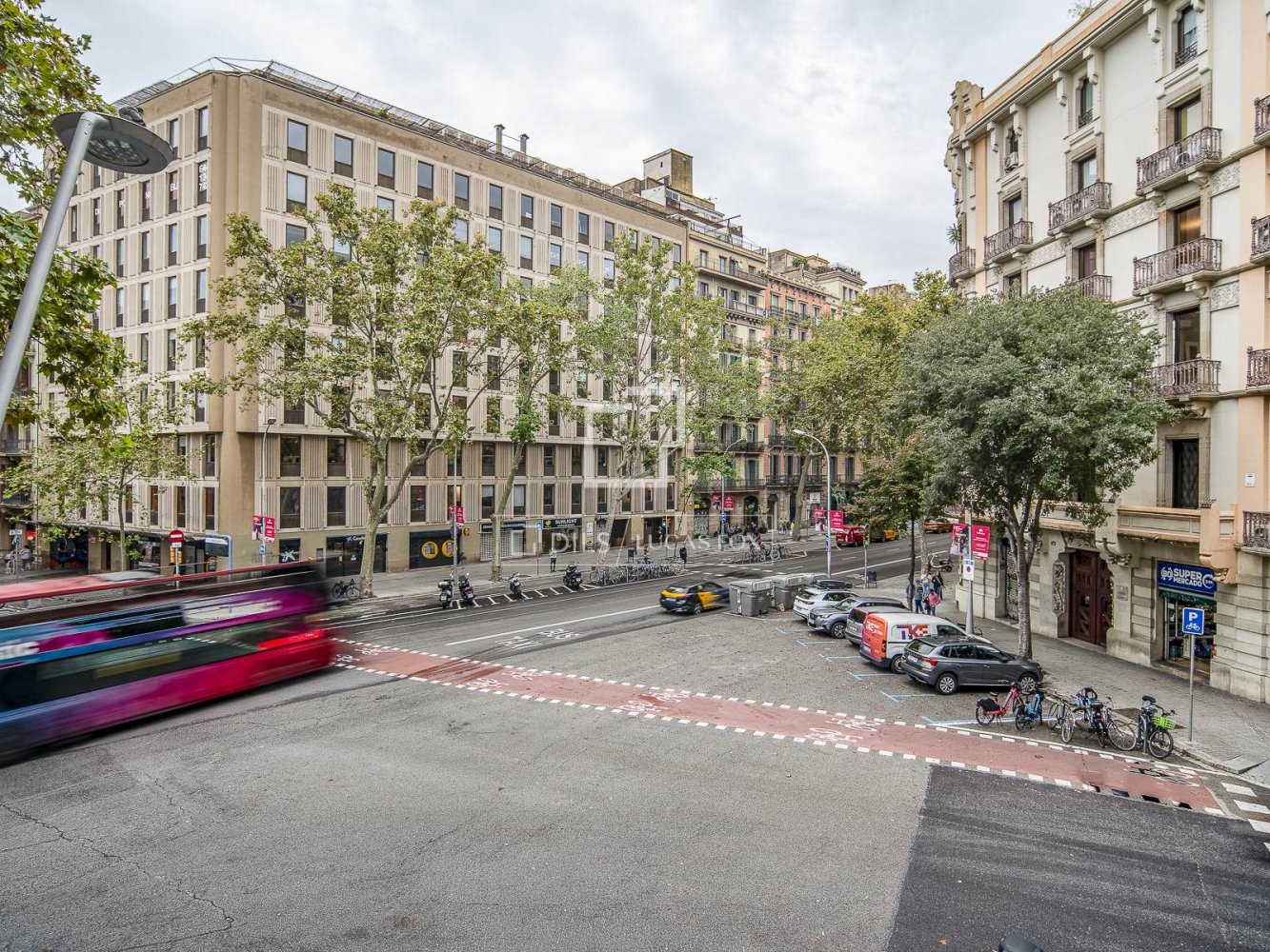 Apartment à Barcelona, Espagne 2 chambres, 134 m2 No. 200008
