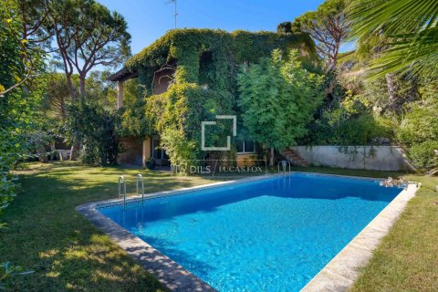 Villa in Cabrils, Barcelona, Spain 4 bedrooms, 419 sq.m. No. 199159