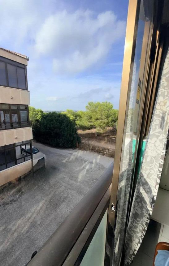 Apartment in Torrevieja, Alicante, Spain 3 bedrooms, 70 sq.m. No. 198999