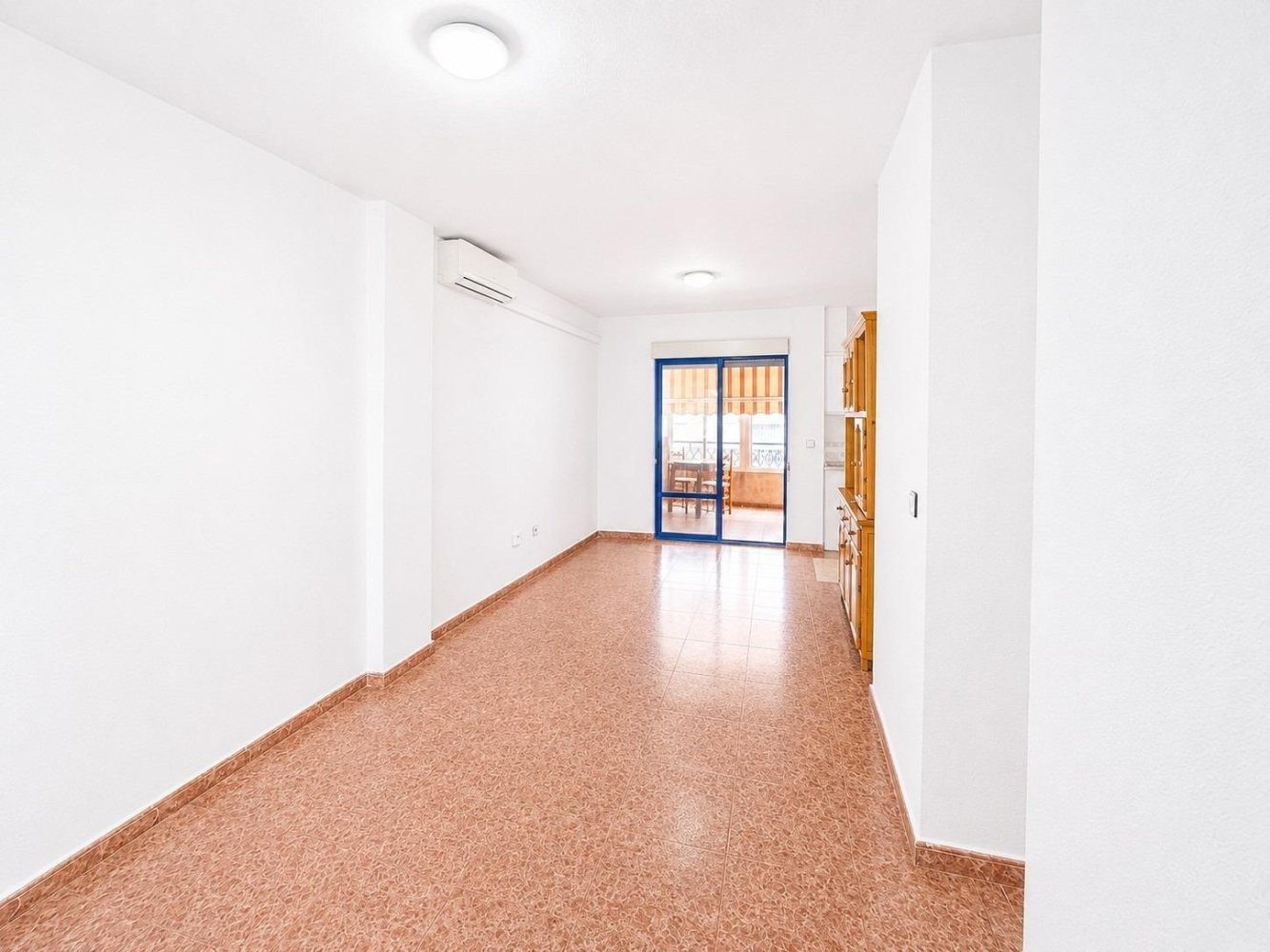 Apartment in Torrevieja, Alicante, Spain 3 bedrooms, 70 sq.m. No. 198999
