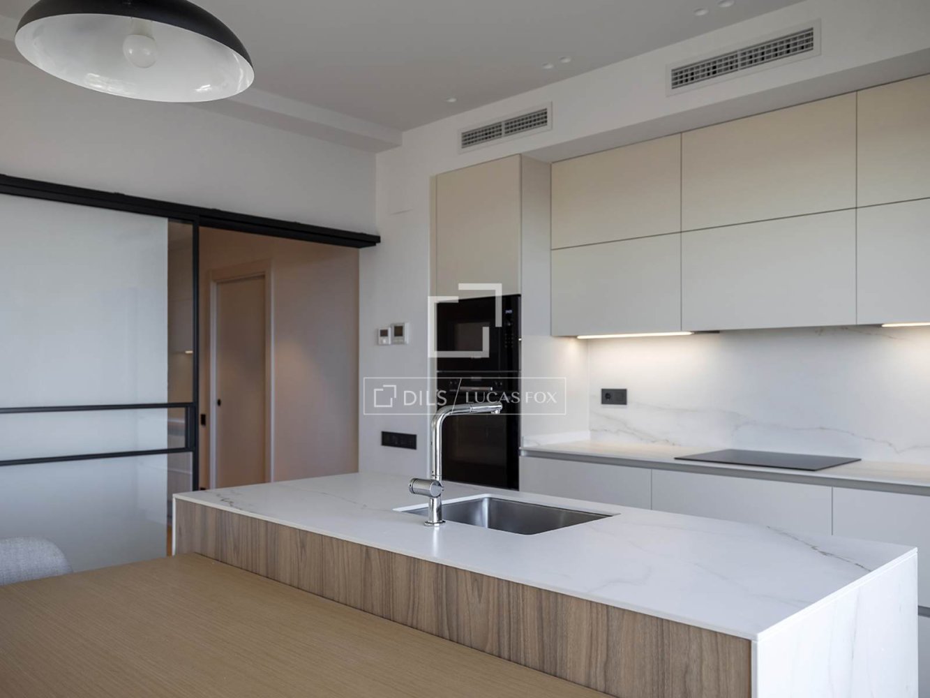Apartamento en Barcelona, España 2 dormitorios, 92 m2 No. 199991