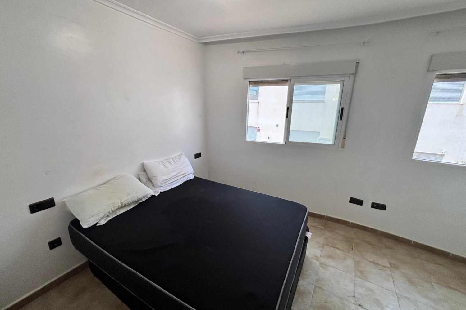 Villetta a schiera a Alicante, Spagna 5 camere da letto, 110 mq. N° 198298
