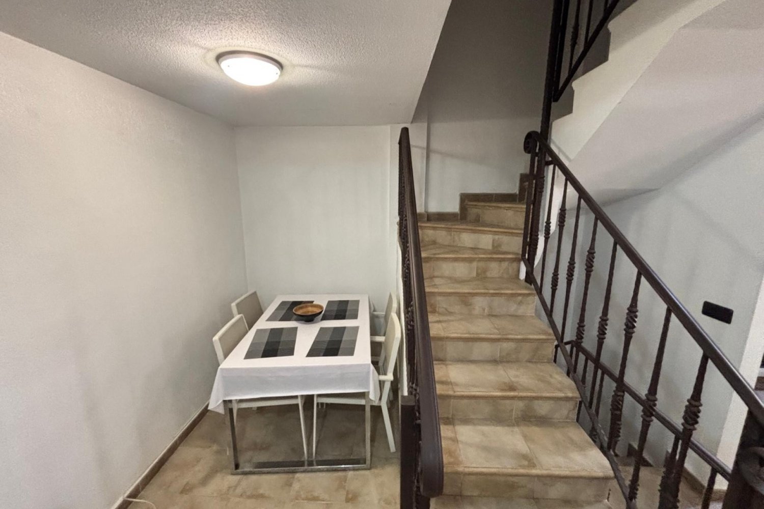 Villetta a schiera a Alicante, Spagna 5 camere da letto, 110 mq. N° 198298