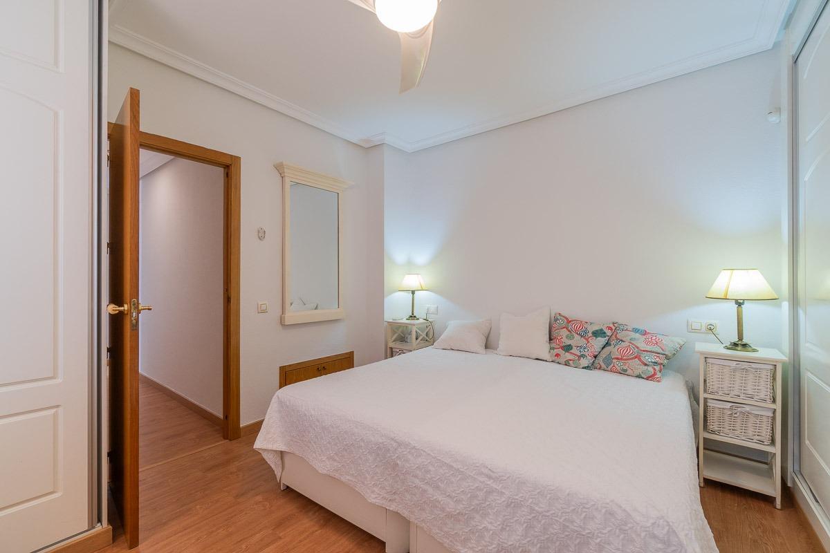 Apartamento en Torrevieja, Alicante, España 3 dormitorios, 110 m2 No. 199828