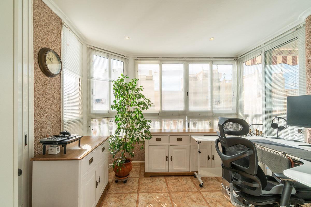 Apartamento en Torrevieja, Alicante, España 3 dormitorios, 110 m2 No. 199828