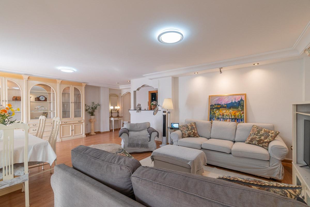 Apartamento en Torrevieja, Alicante, España 3 dormitorios, 110 m2 No. 199828