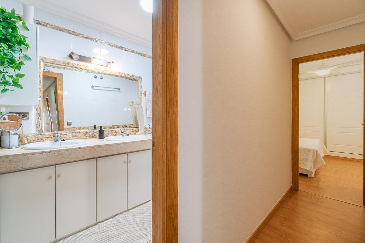 Apartamento en Torrevieja, Alicante, España 3 dormitorios, 110 m2 No. 199828