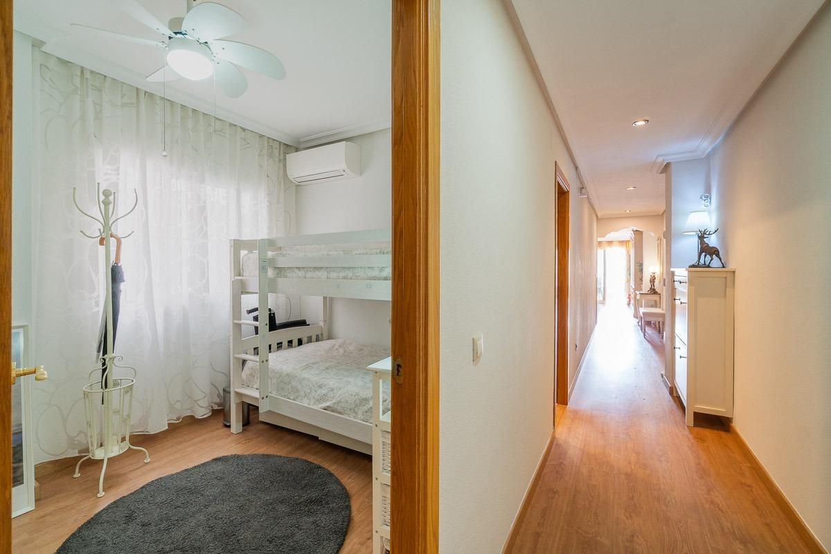 Apartamento en Torrevieja, Alicante, España 3 dormitorios, 110 m2 No. 199828