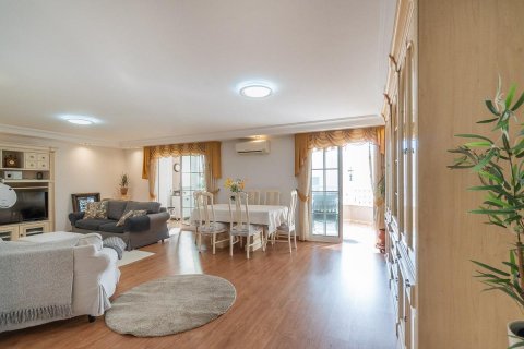 Apartment in Torrevieja, Alicante, Spain 3 bedrooms, 110 sq.m. No. 199828
