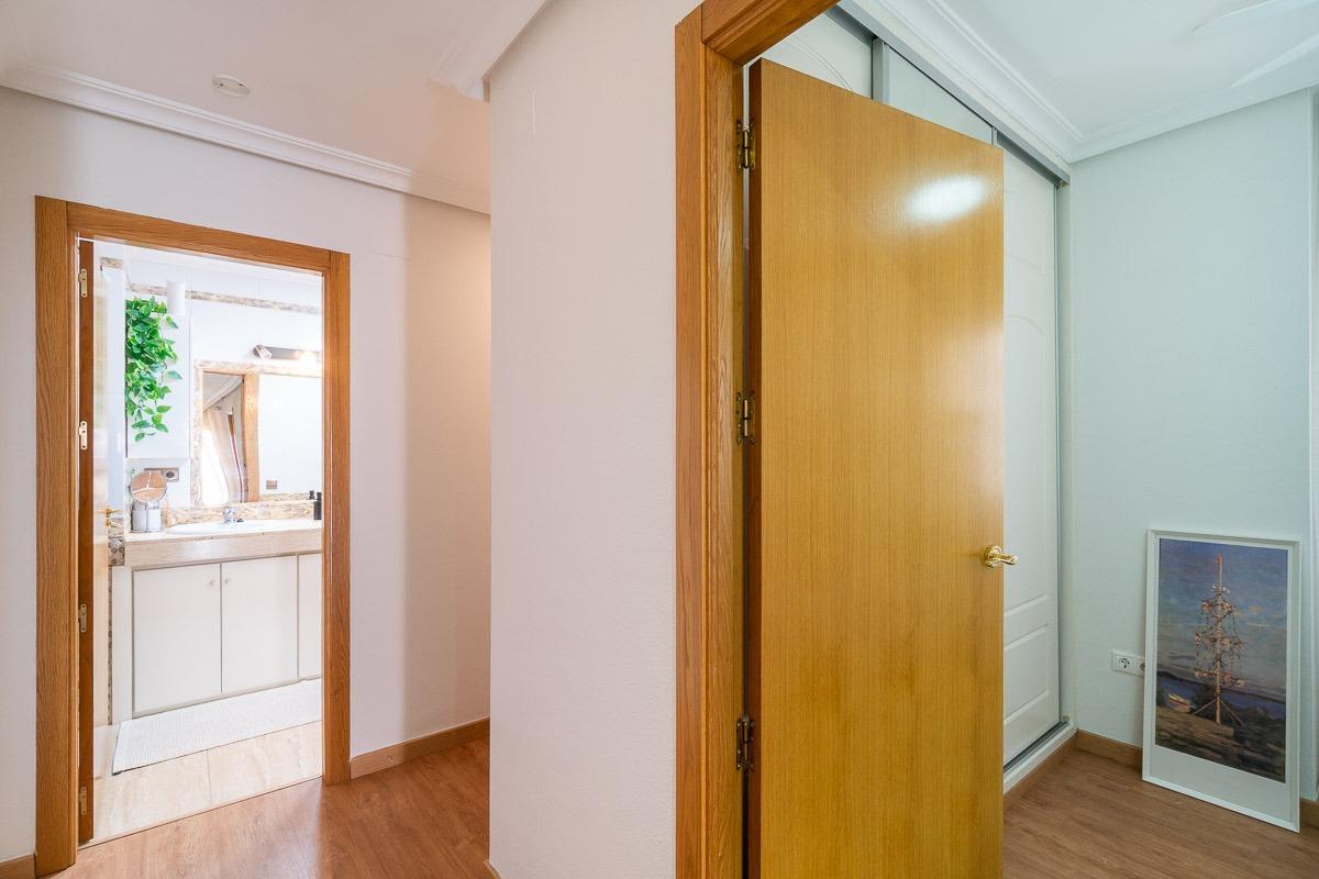 Apartamento en Torrevieja, Alicante, España 3 dormitorios, 110 m2 No. 199828
